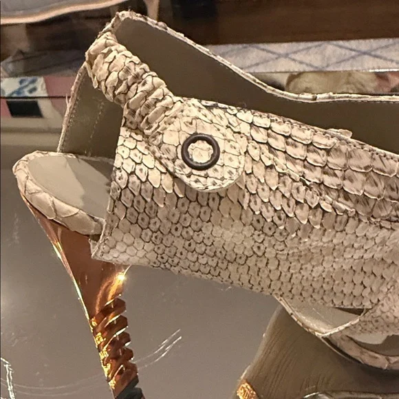 Omelle Elegant Cream/Grey Skin Sandals 37 1/2 - Bronze Stacked Heel NEVER worn - Picture 9 of 12